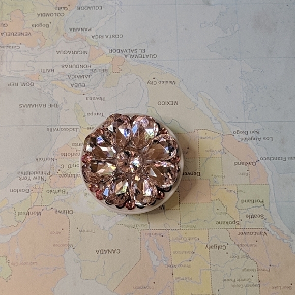 Pink bejeweled phone holder - Picture 1 of 5